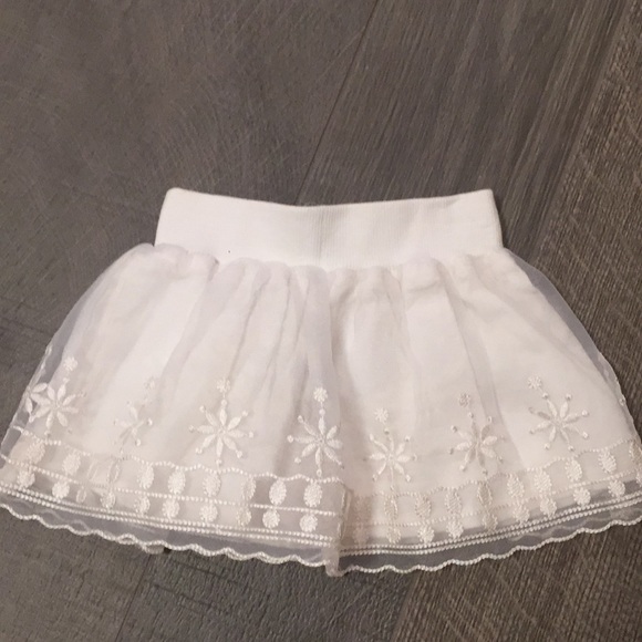 Idexe adorable white winter skirt. - Picture 1 of 2